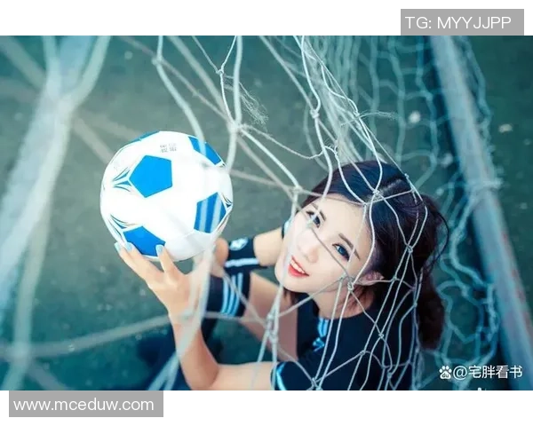 足球明星头像视频中的女孩展现青春活力与梦想追逐的精彩瞬间